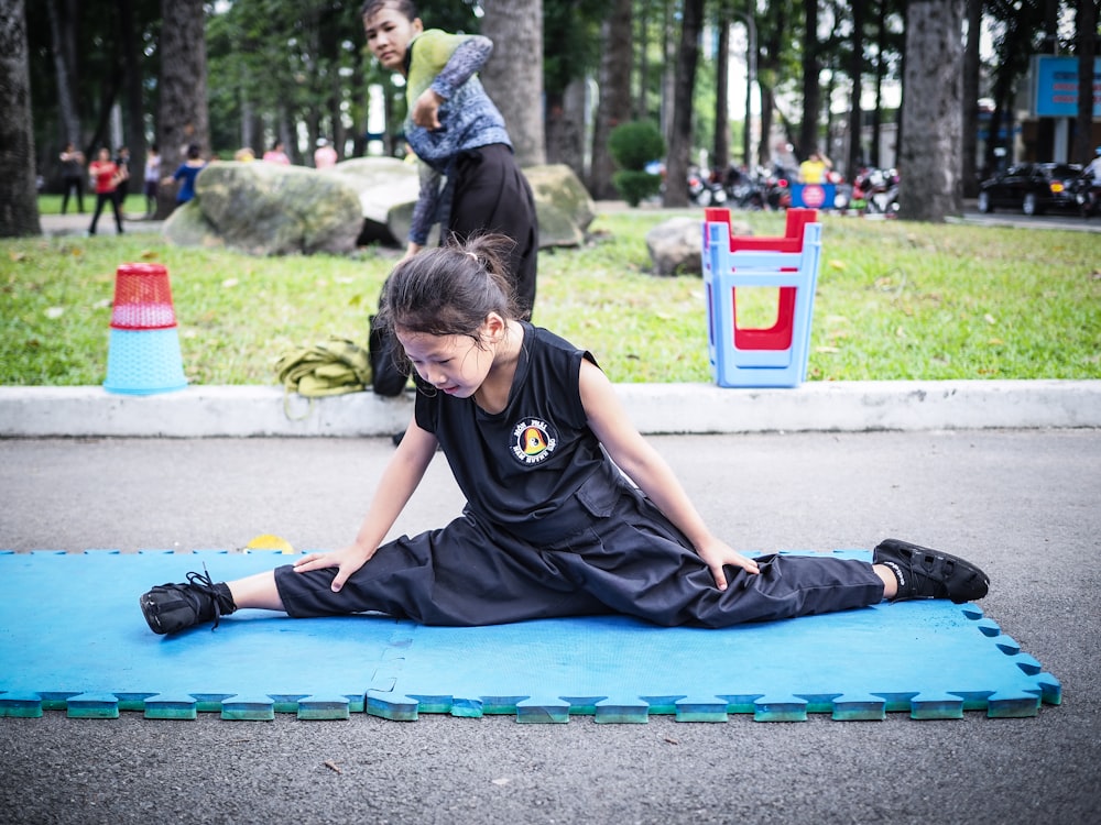 girl splitting on jigsaw mat