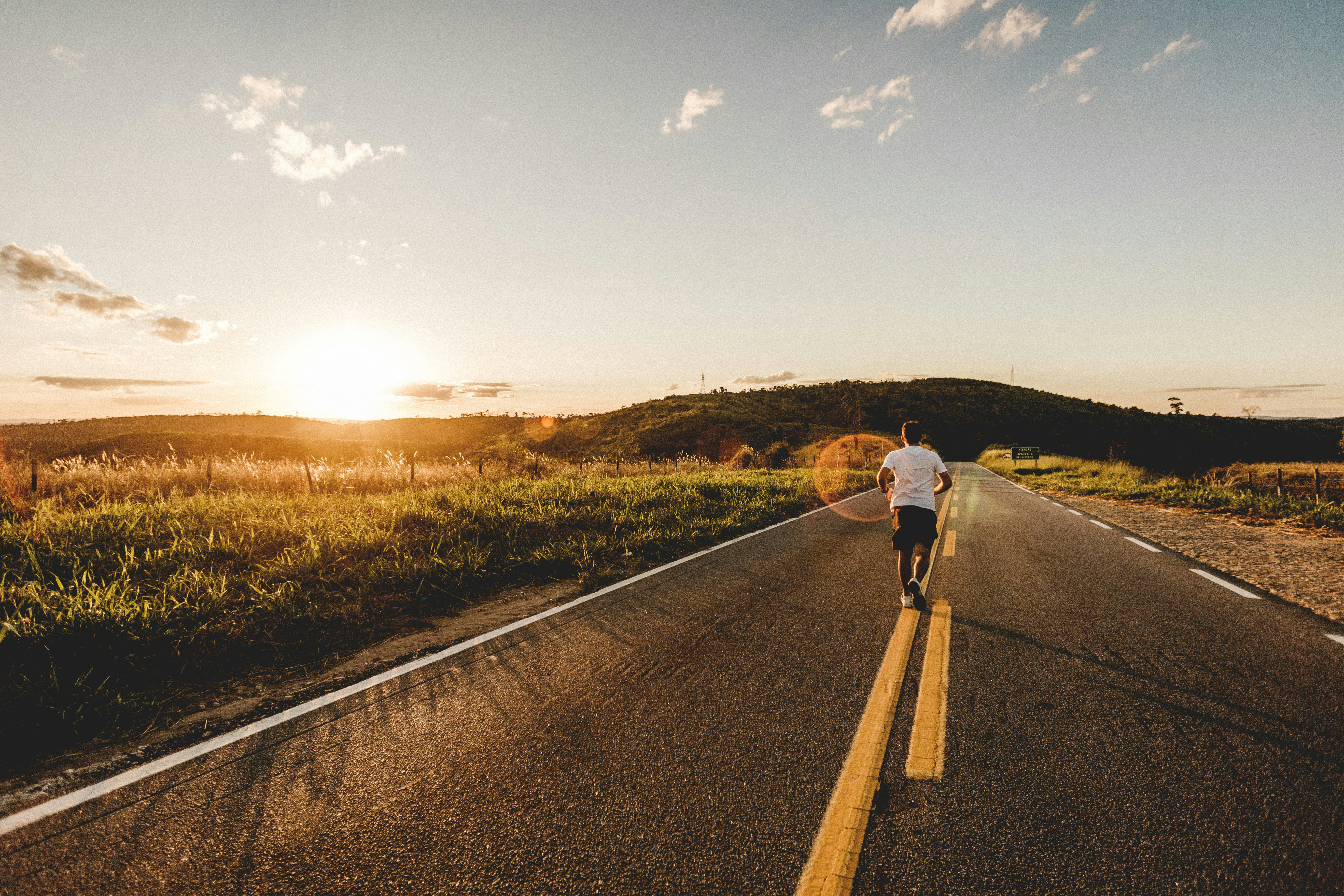 Road Running Pictures Download Free Images on Unsplash