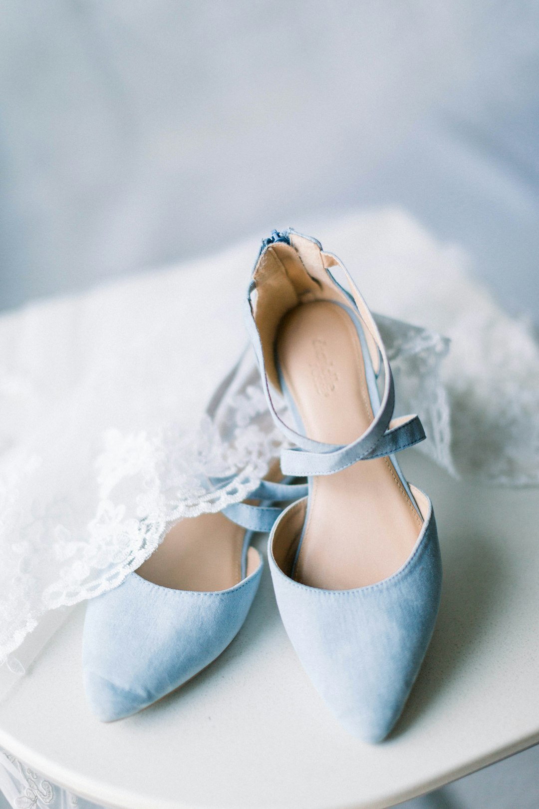 woman in white lace up shoes with white lace up sneakers photo â Free Image on Unsplash