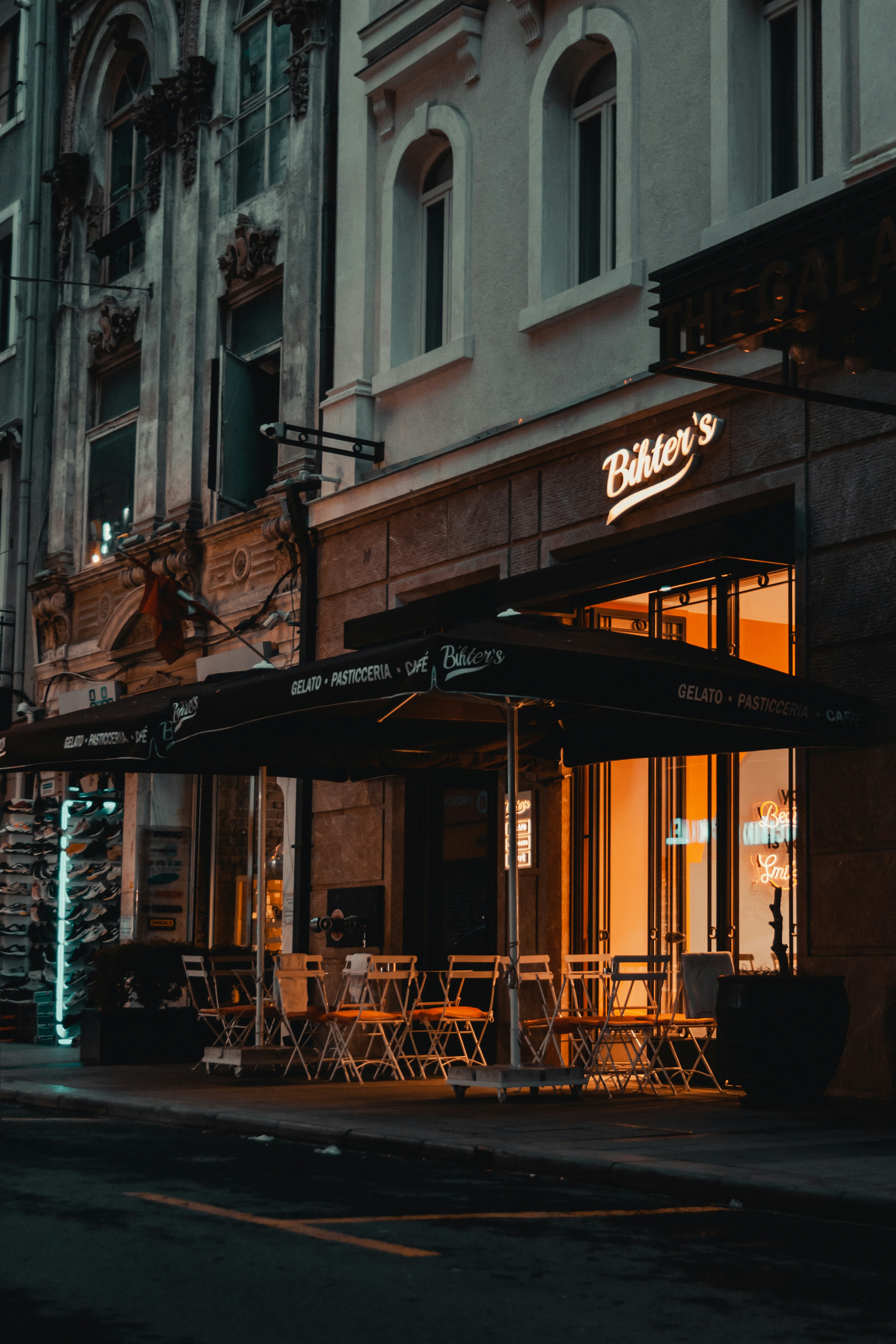 Night Cafe Pictures Download Free Images on Unsplash