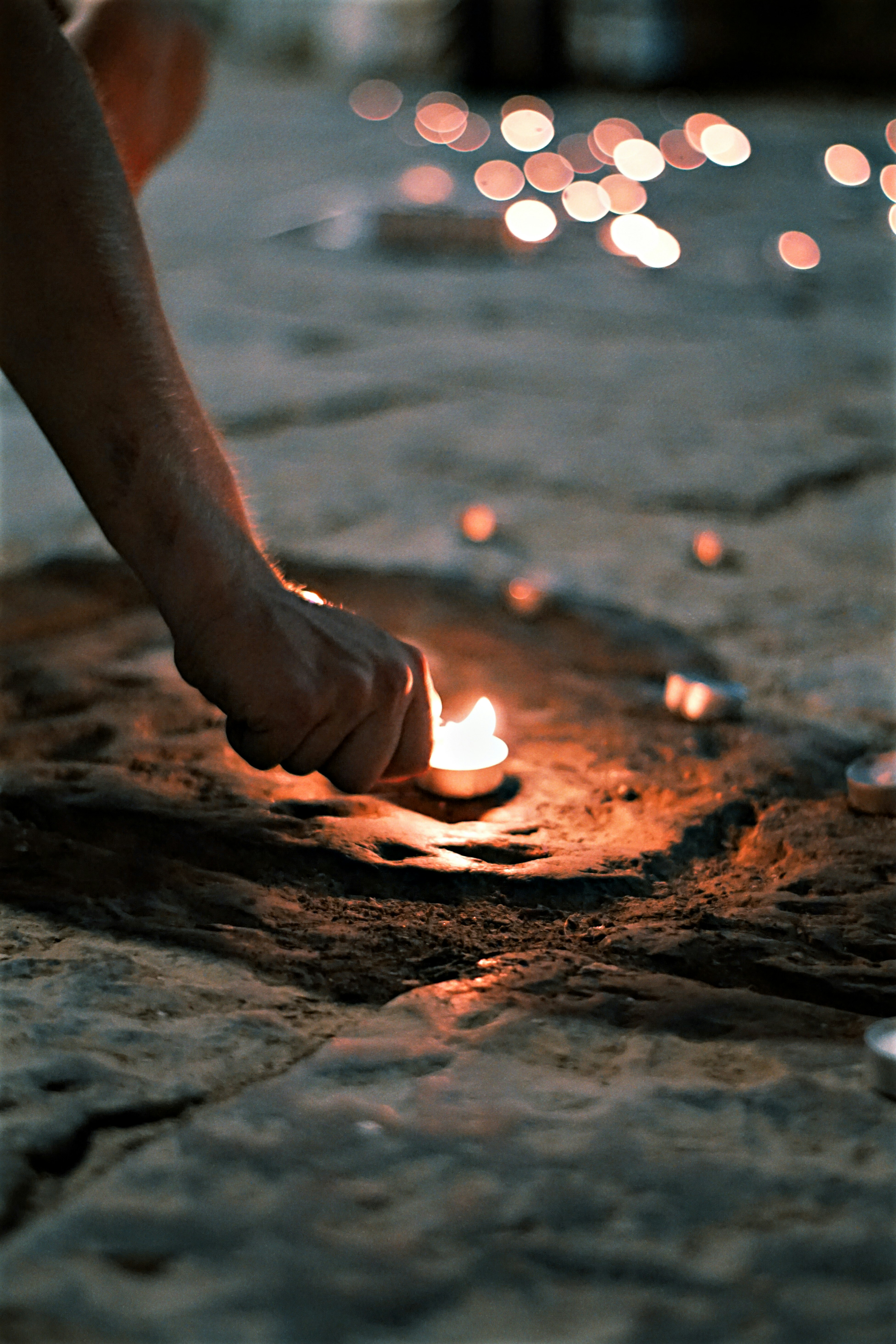 Candle Hand Pictures | Download Free Images on Unsplash