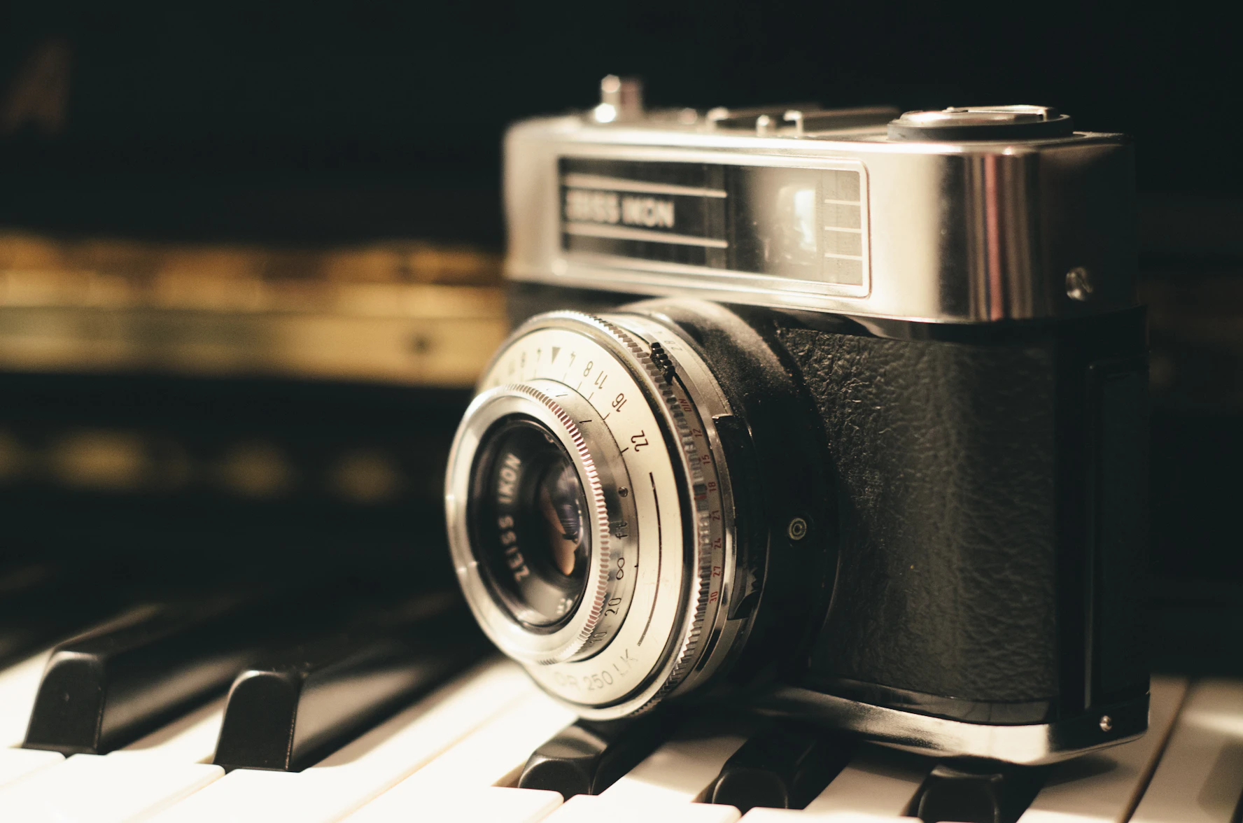 camera-keys.jpg?auto=format&fit=crop&q=80&w=1776&ixlib=rb-4.0.3&ixid=M3wxMjA3fDB8MHxwaG90by1wYWdlfHx8fGVufDB8fHx8fA%3D%3D
