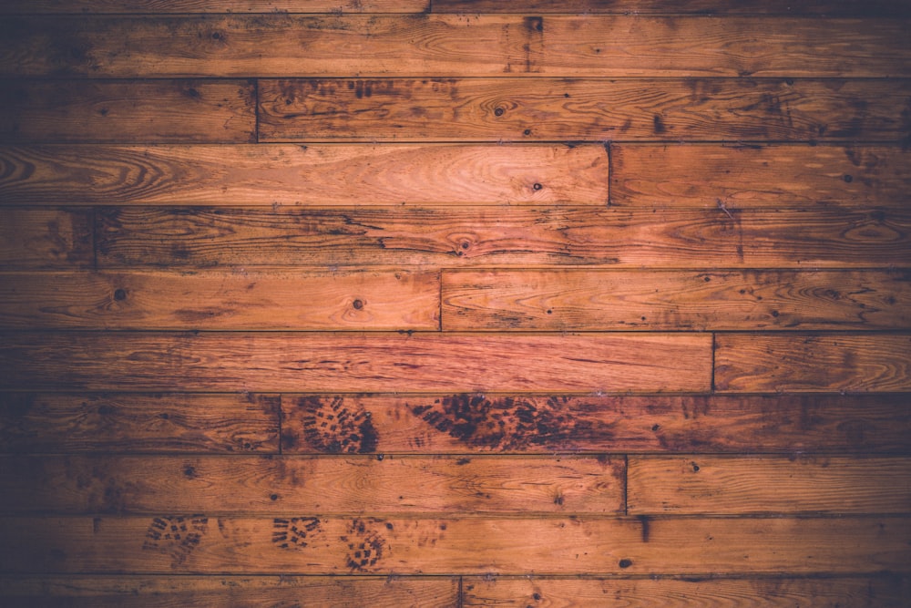 tavola di legno marrone