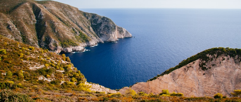 A scenic view of Galicia's rugged coastline showcasing its natural beauty.