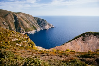 A scenic view of Galicia's rugged coastline showcasing its natural beauty.