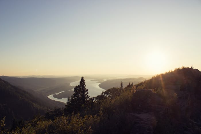 Sunset over a river valley / Sunset over a river valley (2pts)