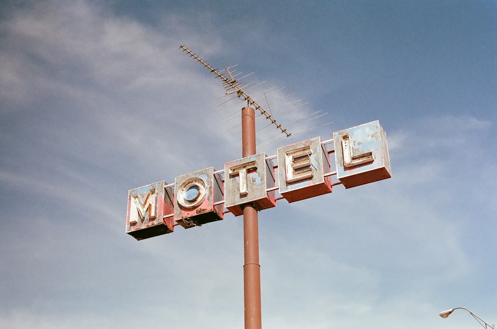 brown metal Motel road sign at daytime