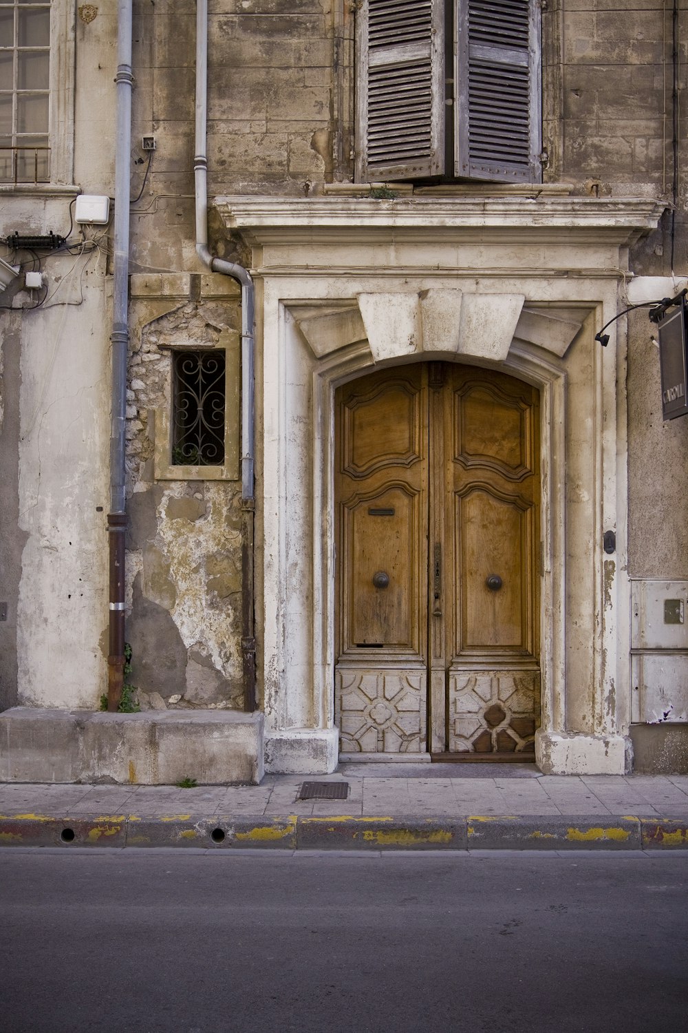 brown concrete building