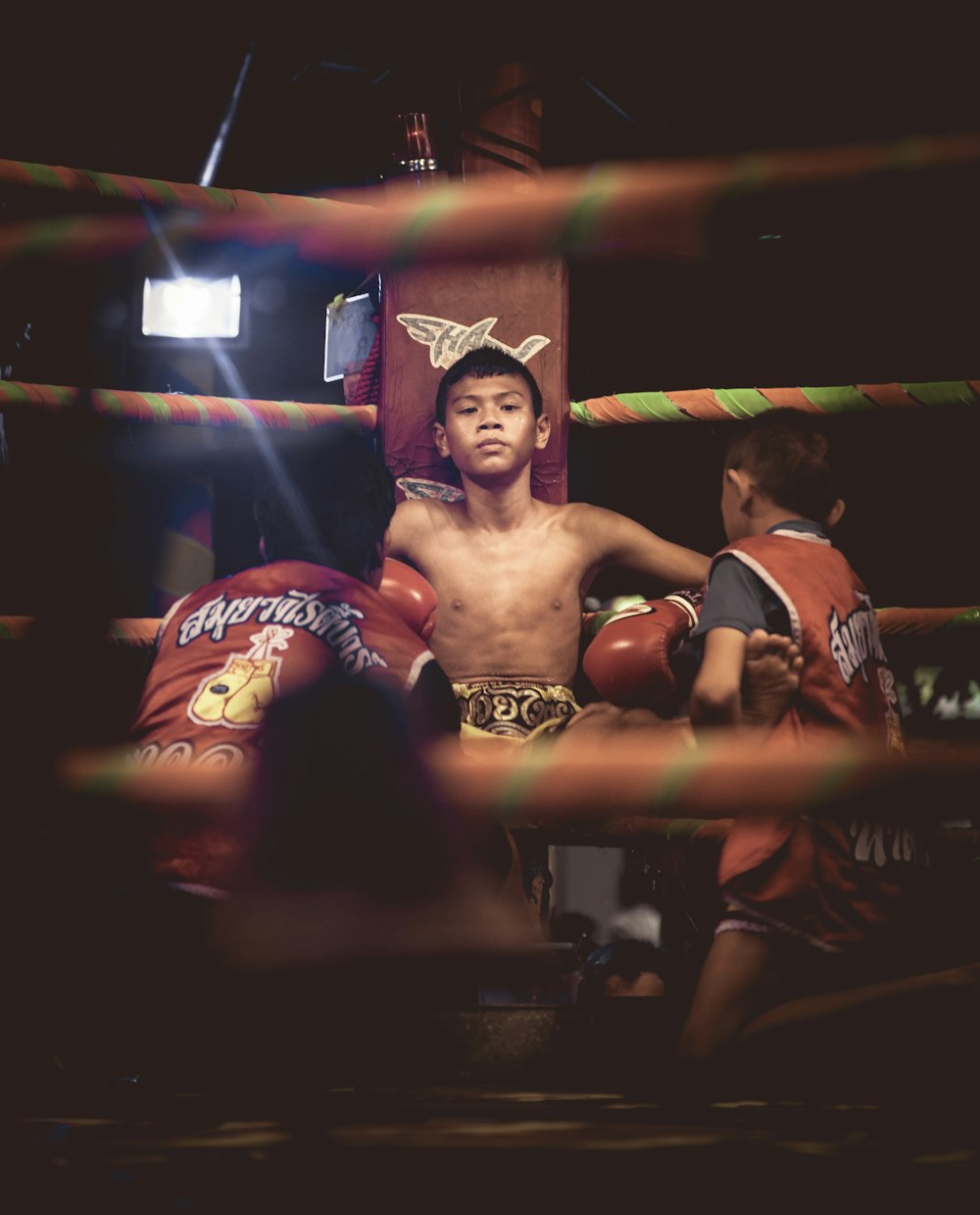 boxeador masculino dentro del ring