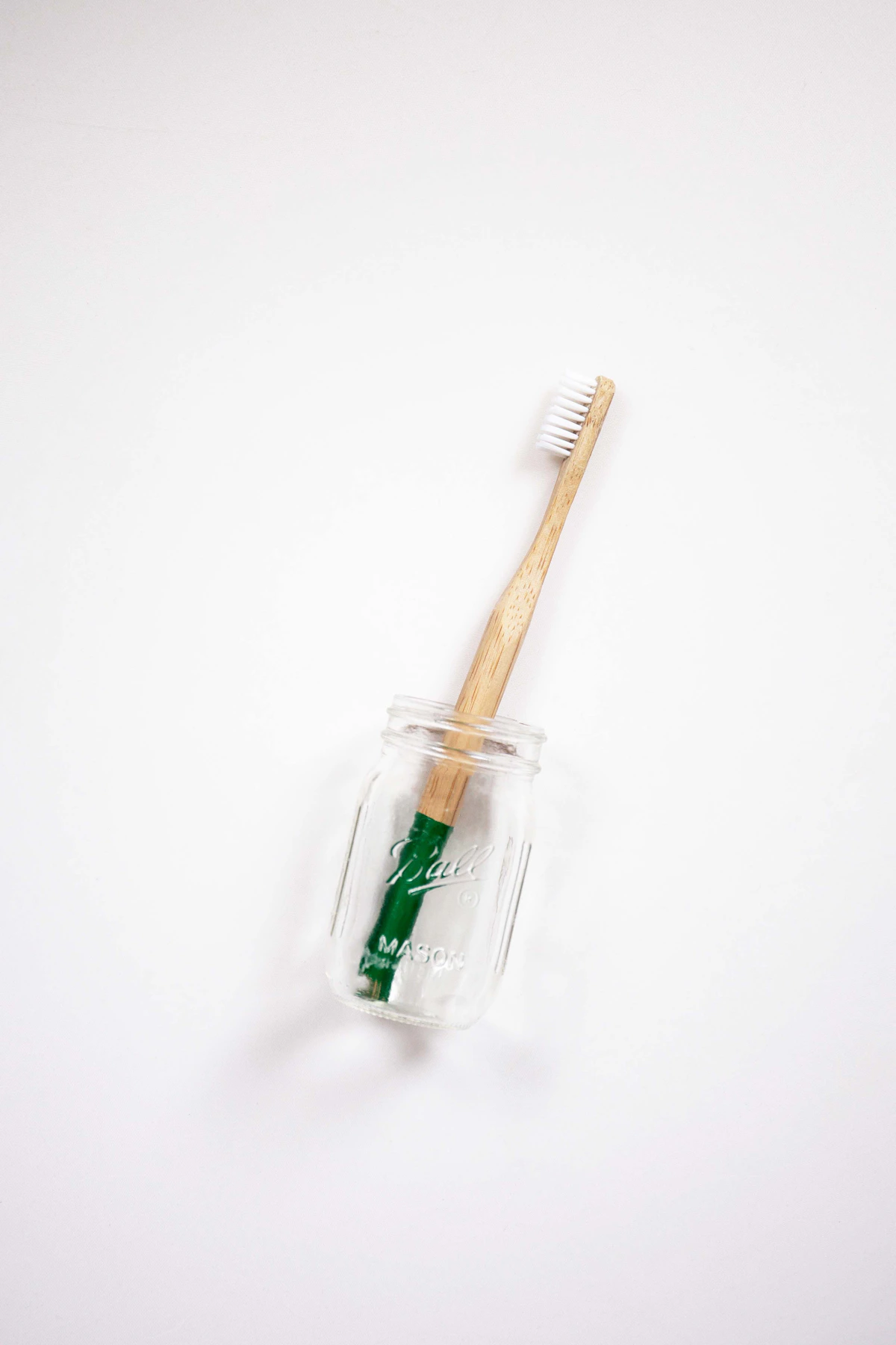 Temporary simple toothbrush and oral care visual