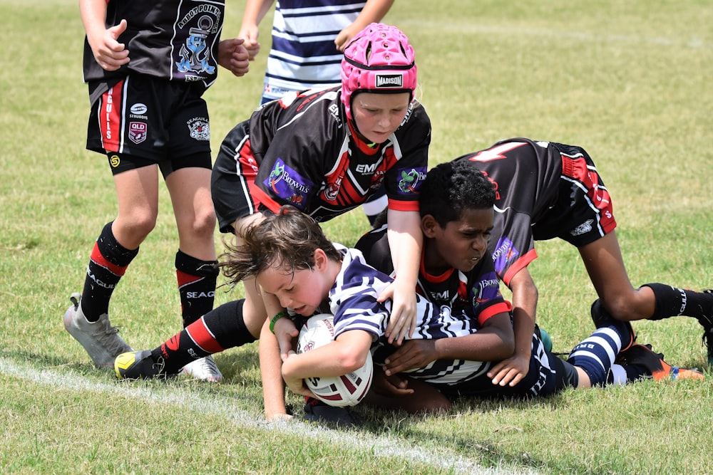 enfants jouant au football