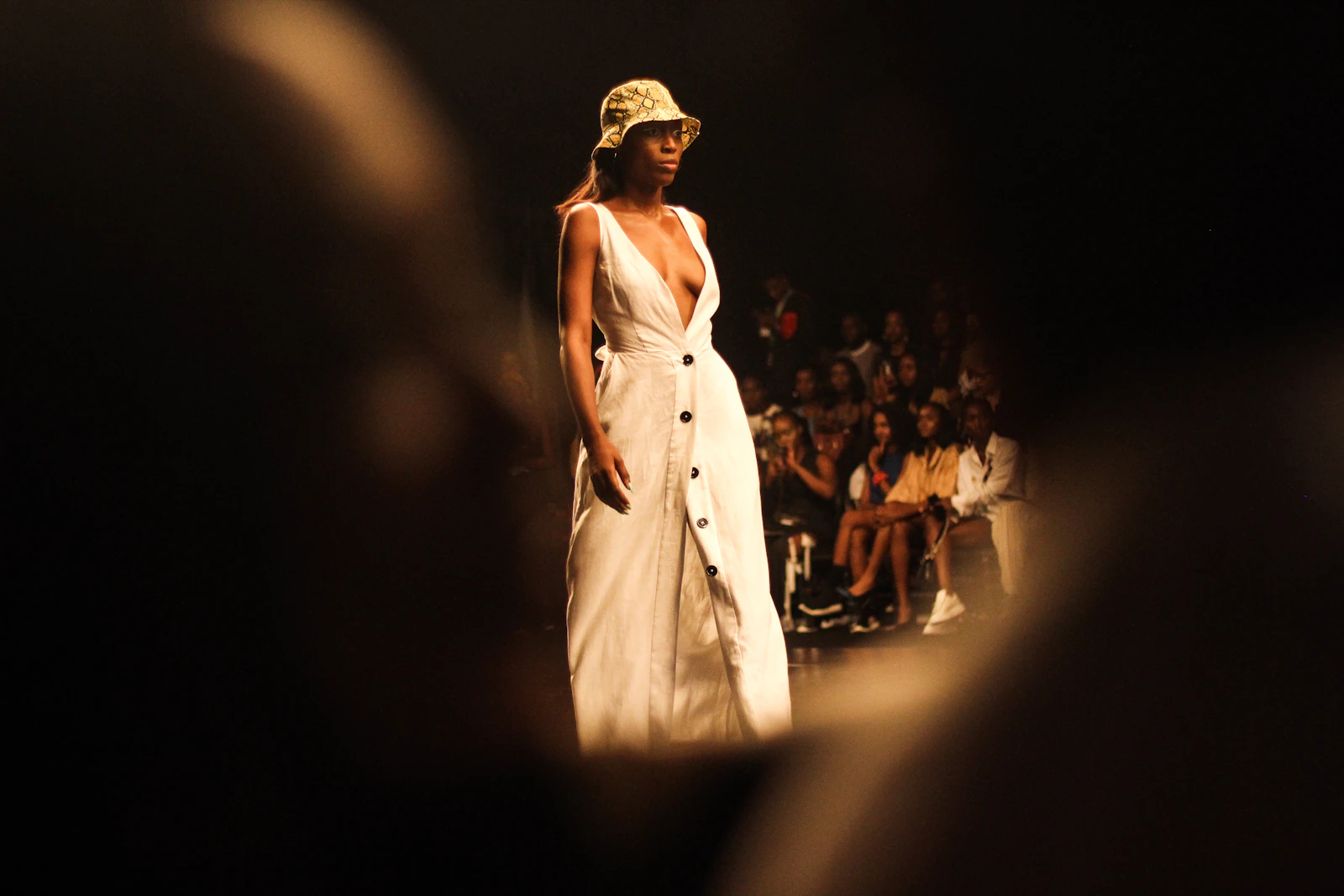 Cru, off-white e branco puro: entenda as diferenças e quando usar