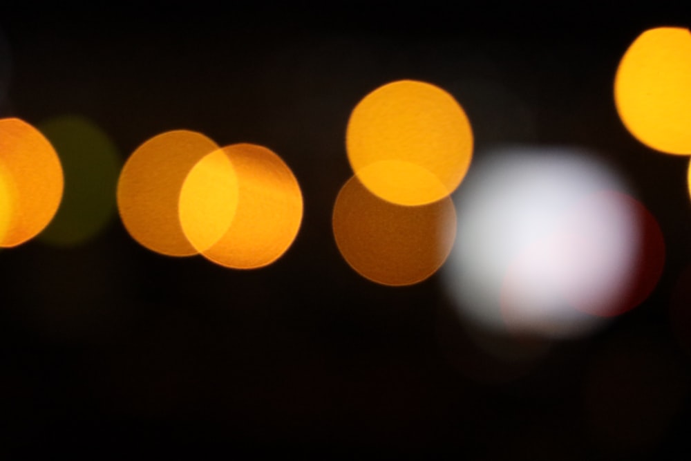 yellow and white bokeh lights