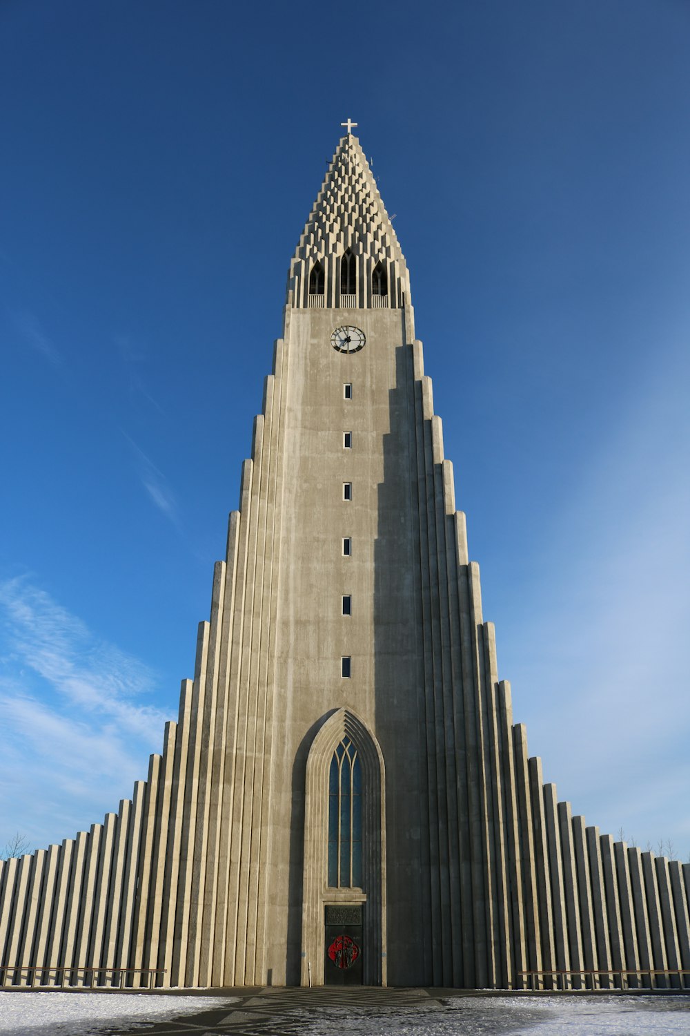 gray concrete pyramid building under blue sky