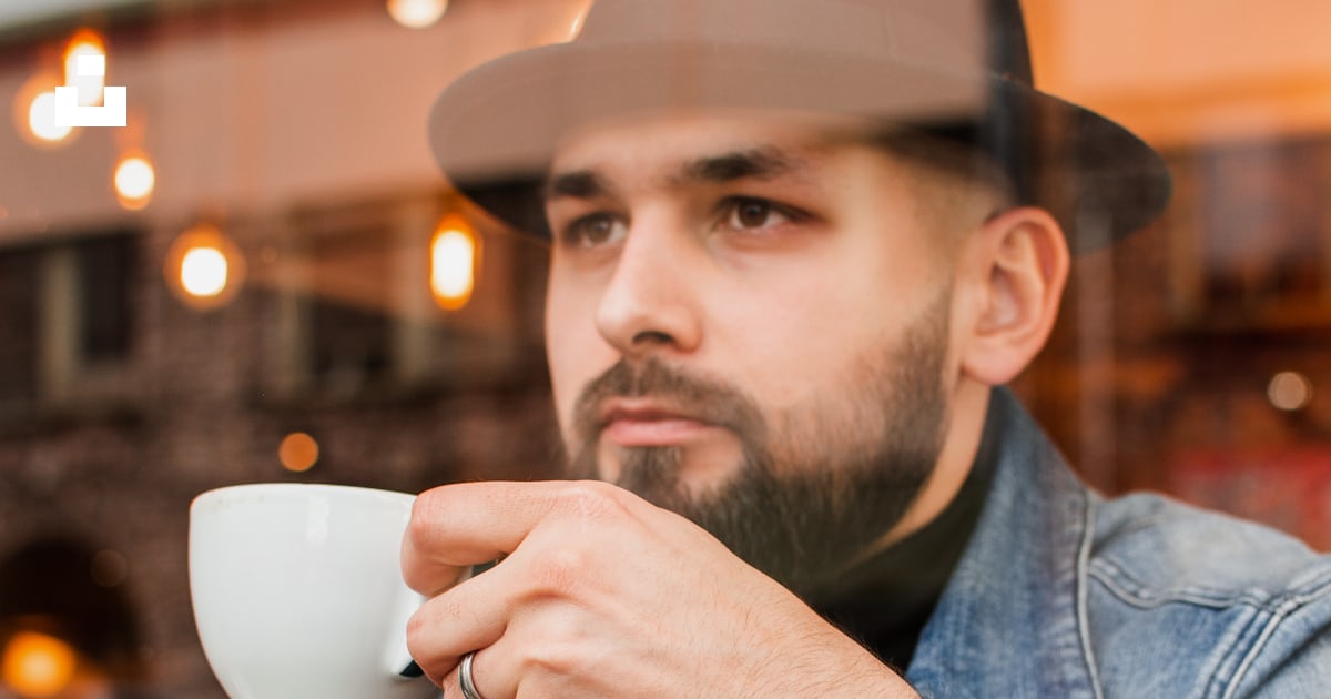 Foto Hombre Bebiendo Caf En La Habitaci n Imagen Vancouver Gratis En foto-hombre-bebiendo-caf-en-la-habitaci-n-imagen-vancouver-gratis-en