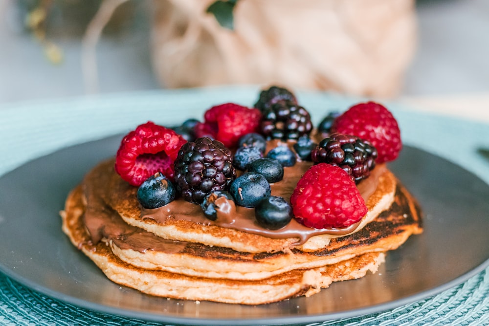 pancake with raspberries and blue berries toppings