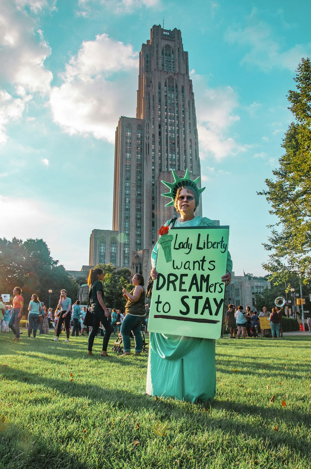 man holding Lady Liberty wants dreamers to stay signage