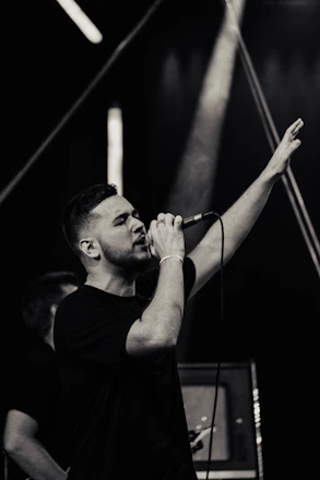 Lorenzo Guerrieri performing passionately on stage with dramatic lighting.