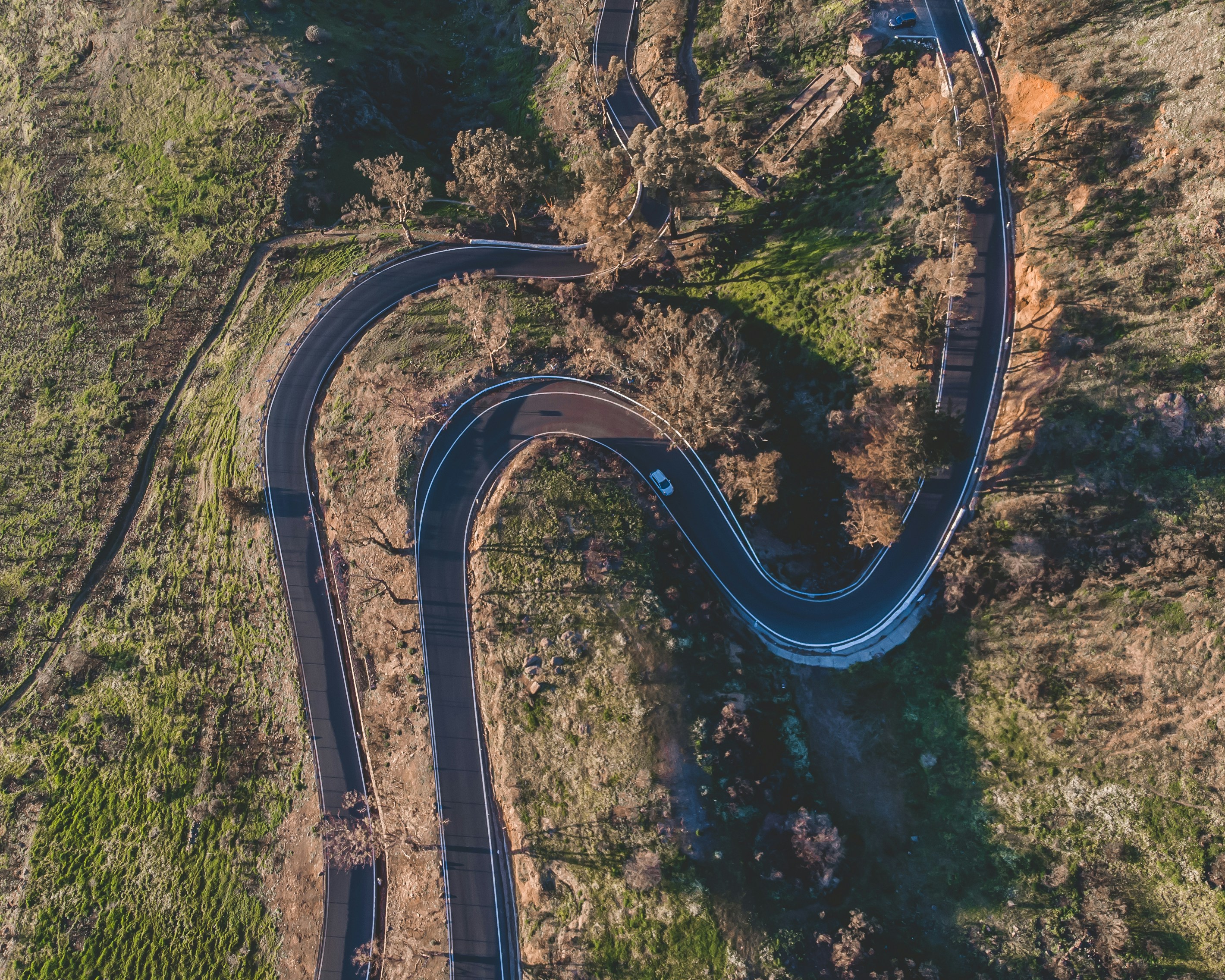Photographie aérienne de la route Grey pendant la journée