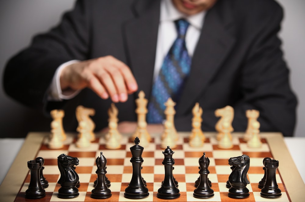 Foto des Schachspiels mit flachem Fokus