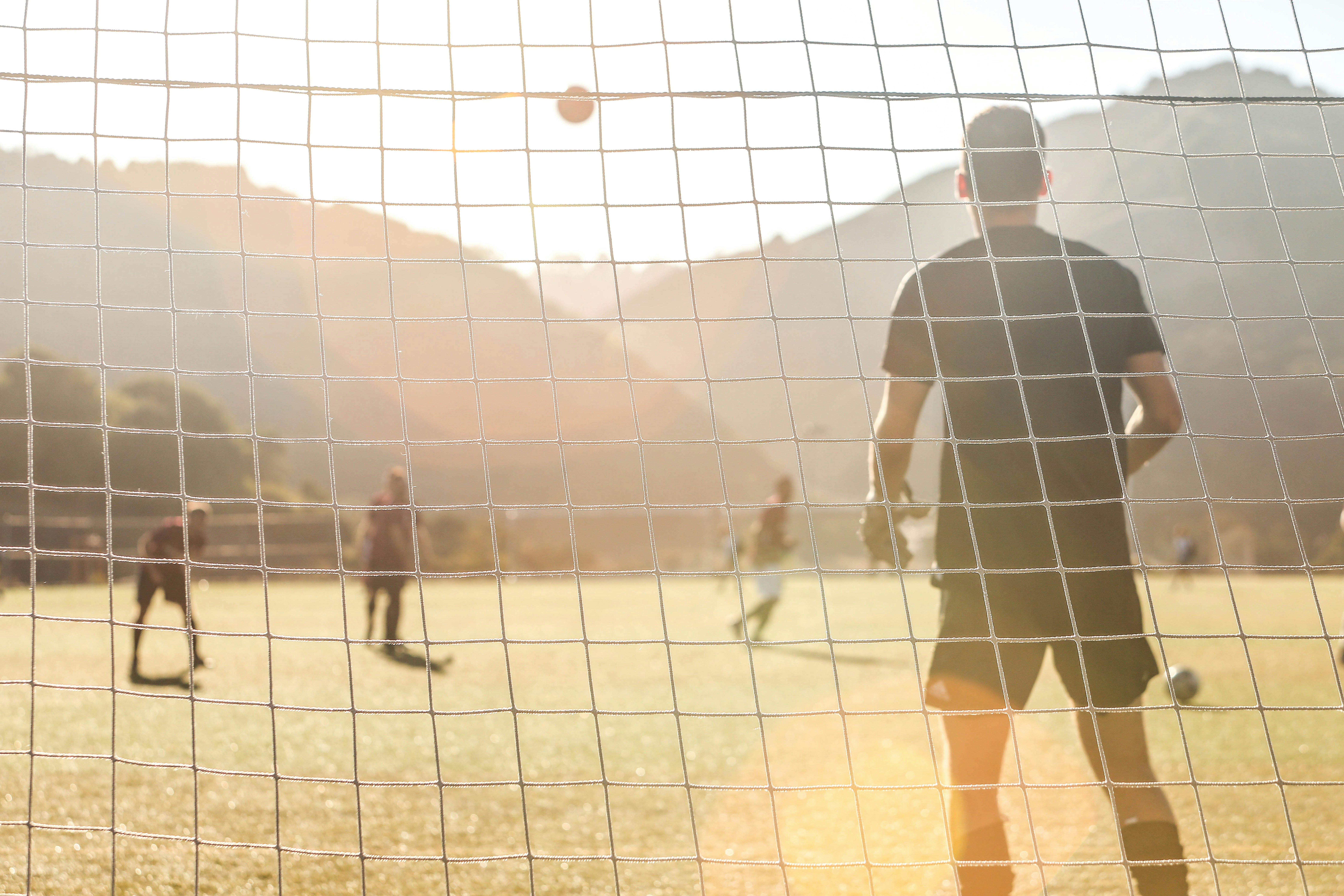 Few images capture the verve, energy, and tension of human life better than sports images. Capturing bodies in motion is no easy feat, so Unsplash has curated an only-the-finest selection of sporting images that cover everything from yoga and dancing to football and baseball