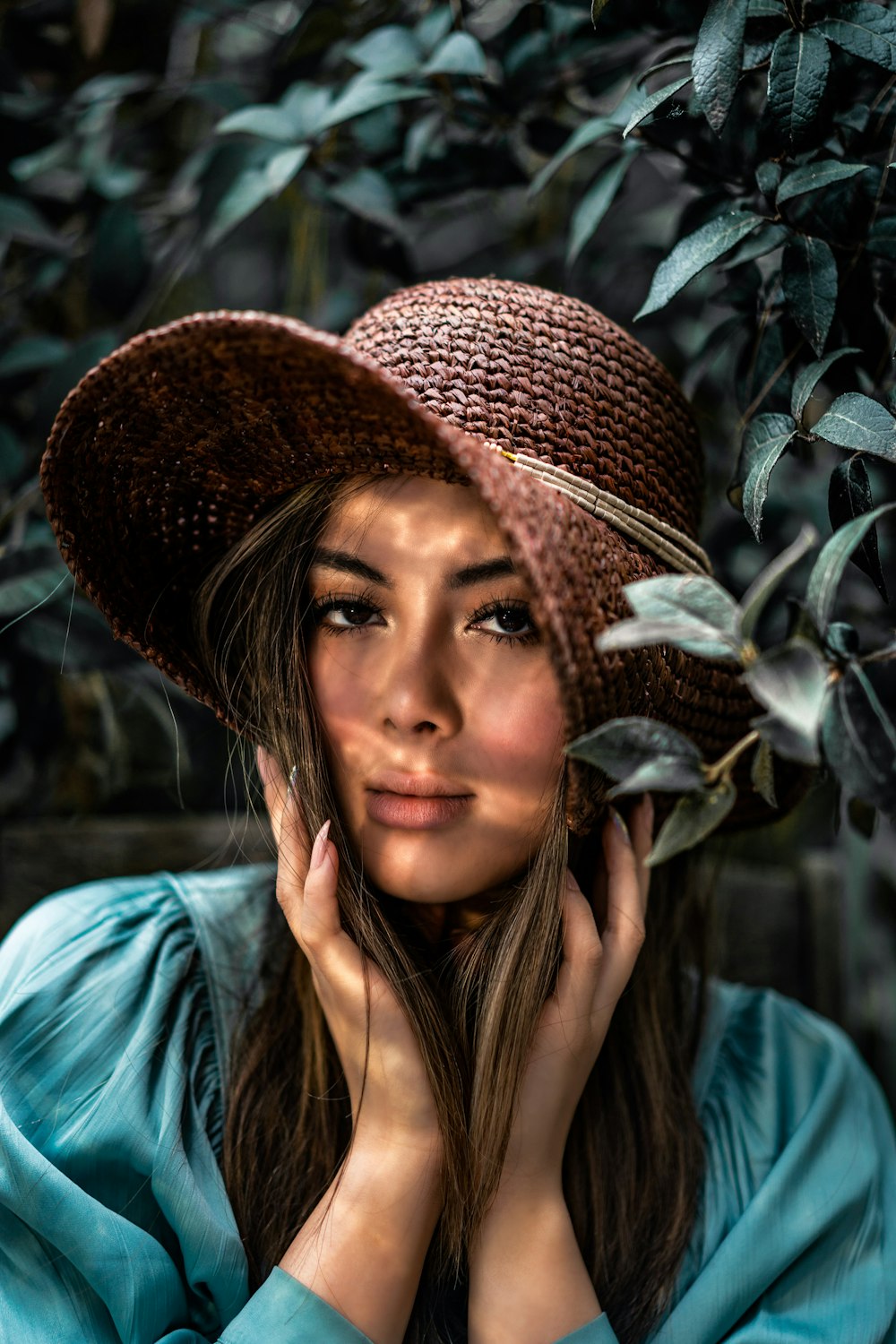 woman wearing brown hat