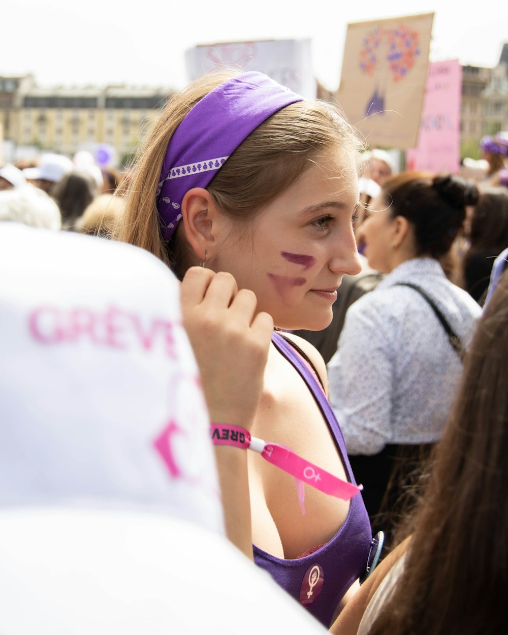 woman with violet face paint