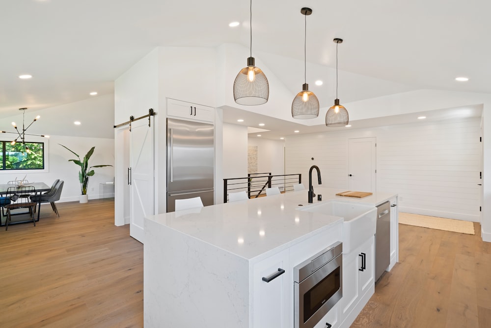 Pendant Lamps Above Kitchen Island, How Big Should Lights Over Kitchen Island Be