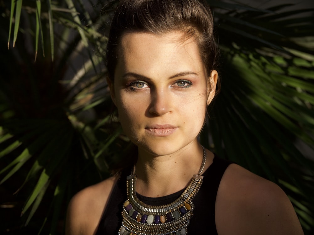 woman wearing black sleeveless top