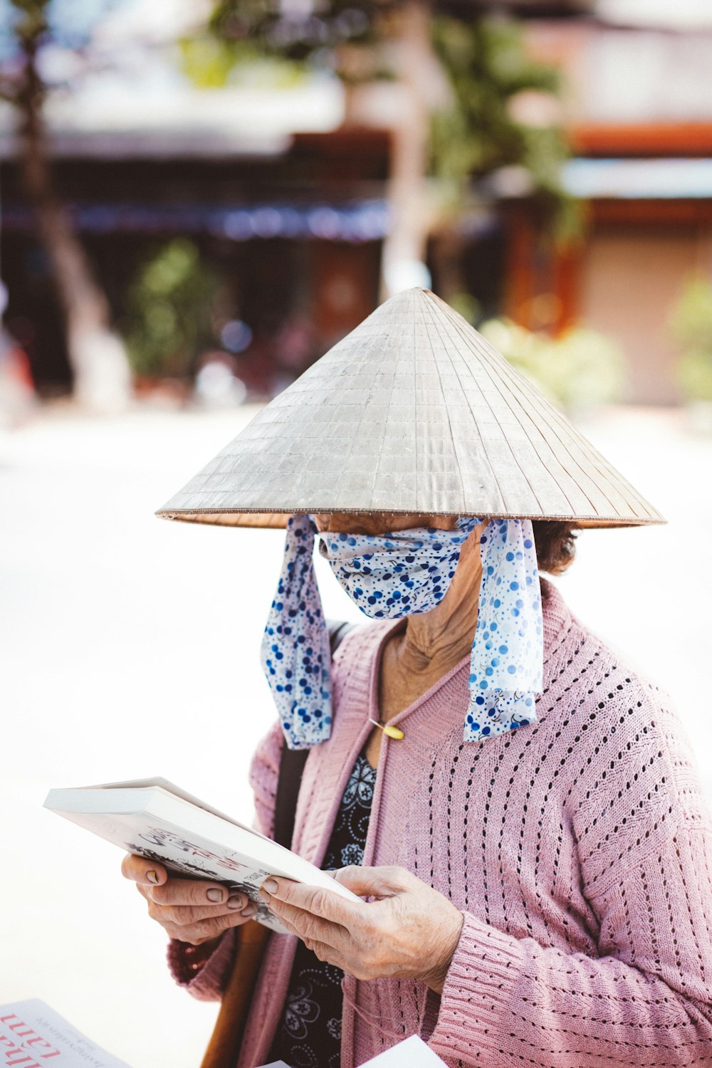 woman wearing brown sun hat