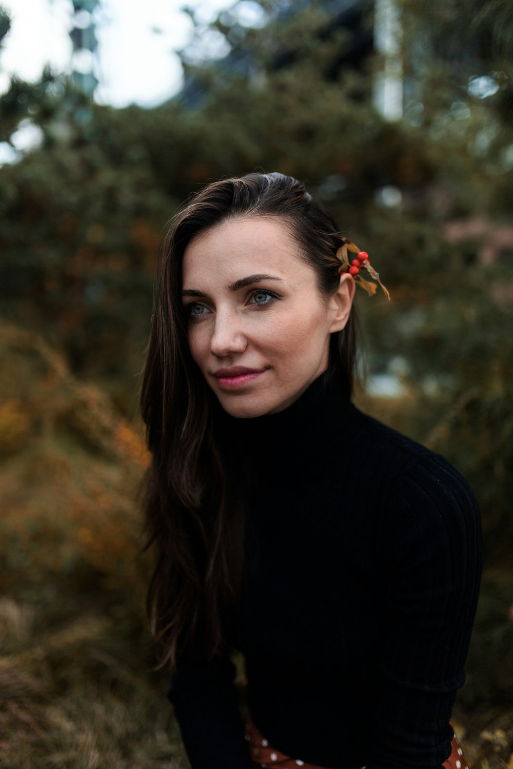 woman wearing black long-sleeved shirt