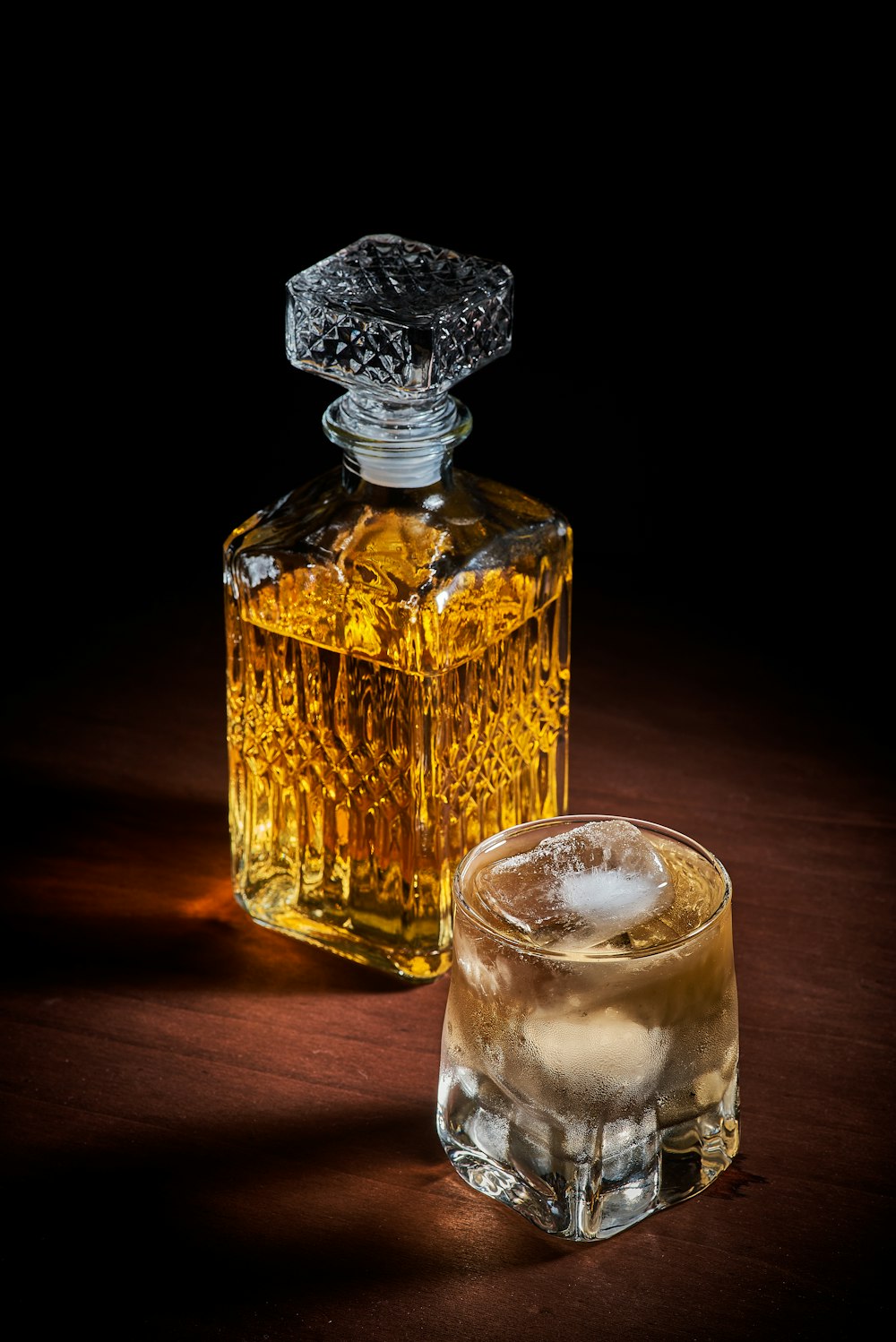 clear glass decanter