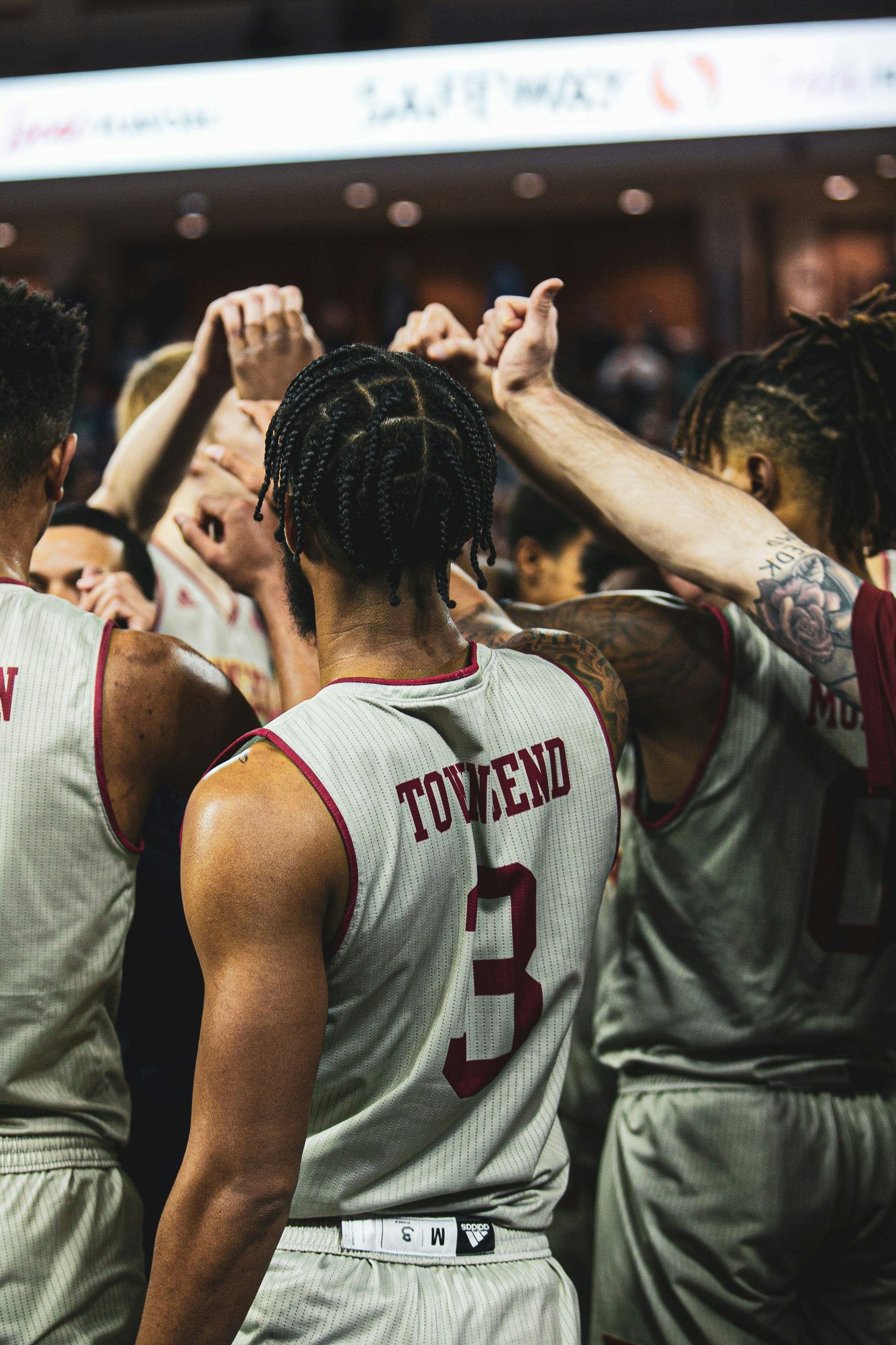 Huddle Pictures | Download Free Images on Unsplash