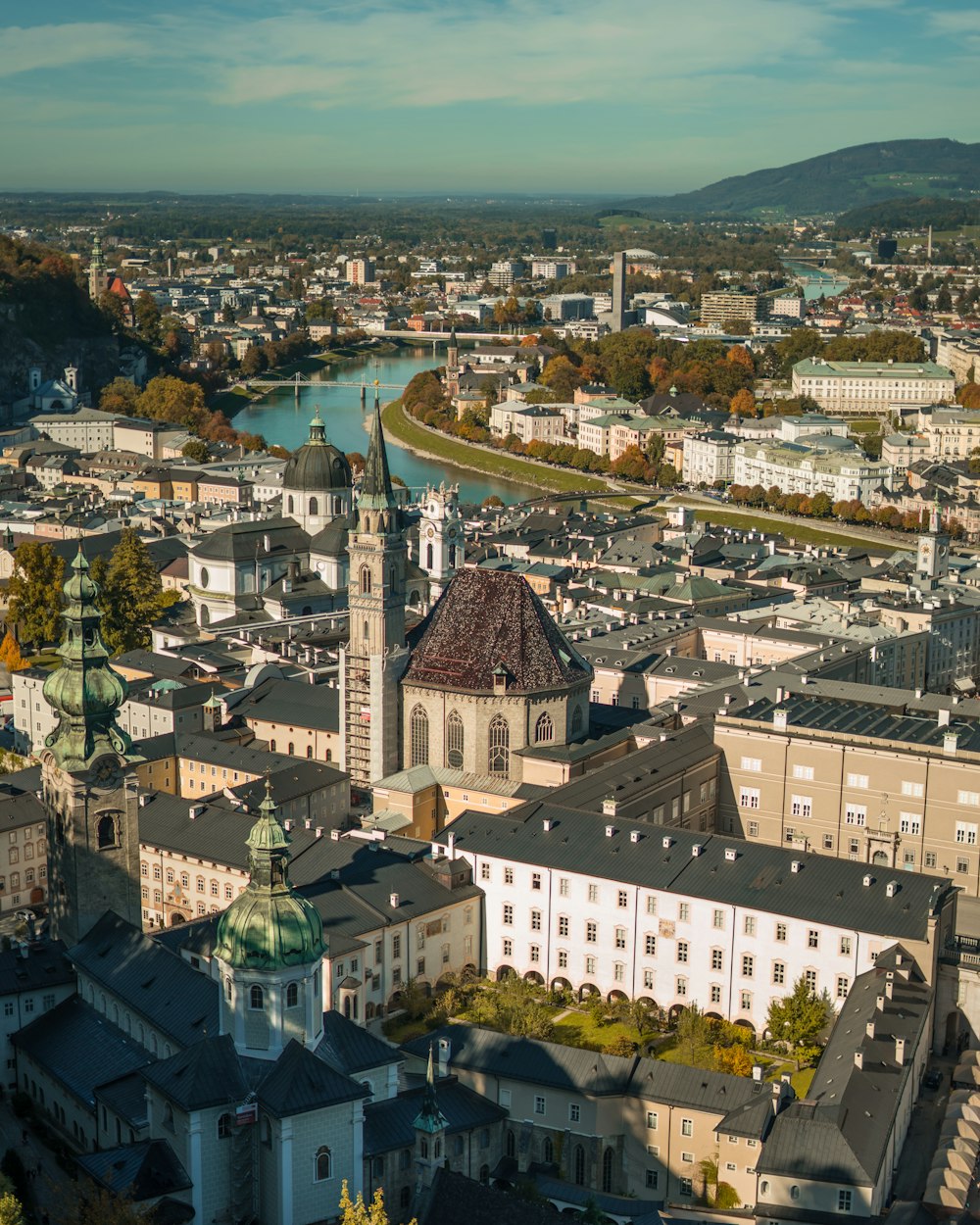 Luftbild des Stadtbildes bei Tag