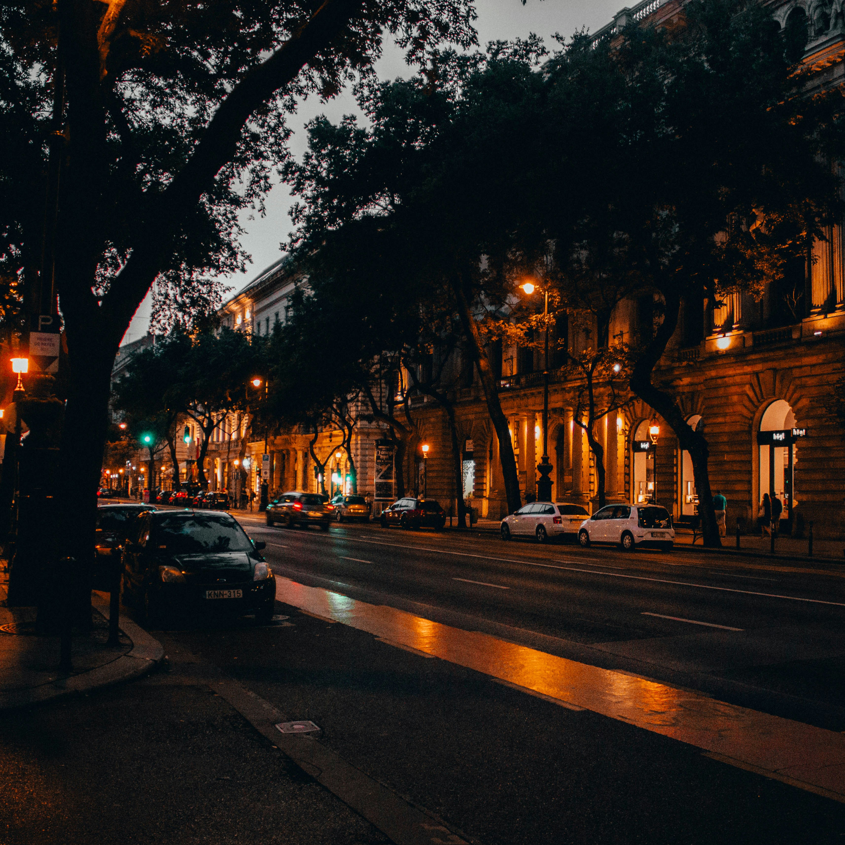 photo 1578216397707 4456c70b5696?crop=entropy&cs=tinysrgb&fit=max&fm=jpg&ixid=M3w3NDEzNTd8MHwxfHNlYXJjaHw1Mnx8Y2l0eXxlbnwxfDJ8fHwxNzU2NDc4OTc0fDA&ixlib=rb 4.1 Vietadvisor