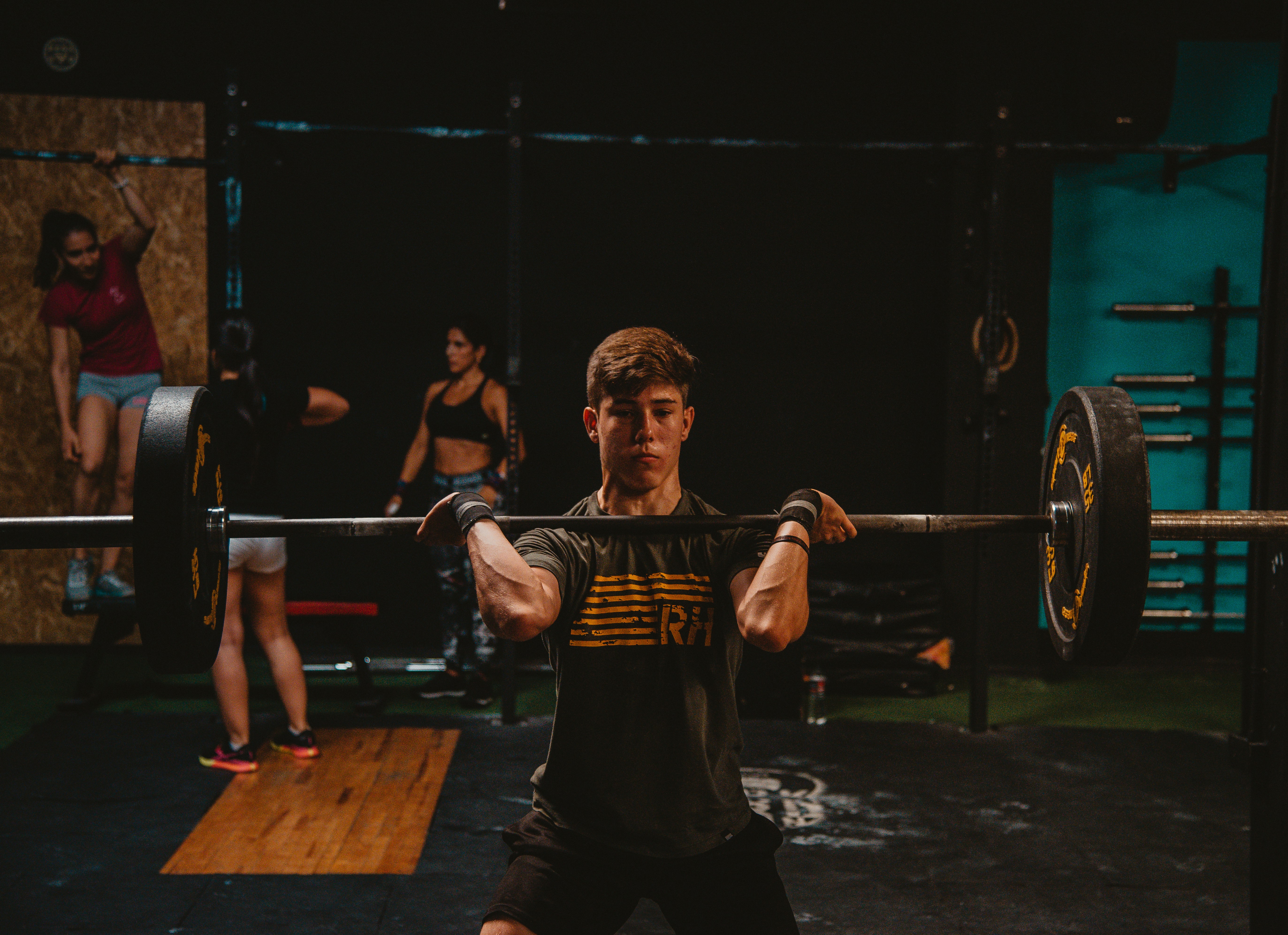 ¿Mezclar cargas y ejercicios ayuda a desarrollar músculo?