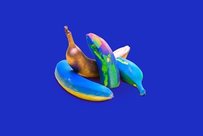 3 yellow banana on blue round plate bold google meet background