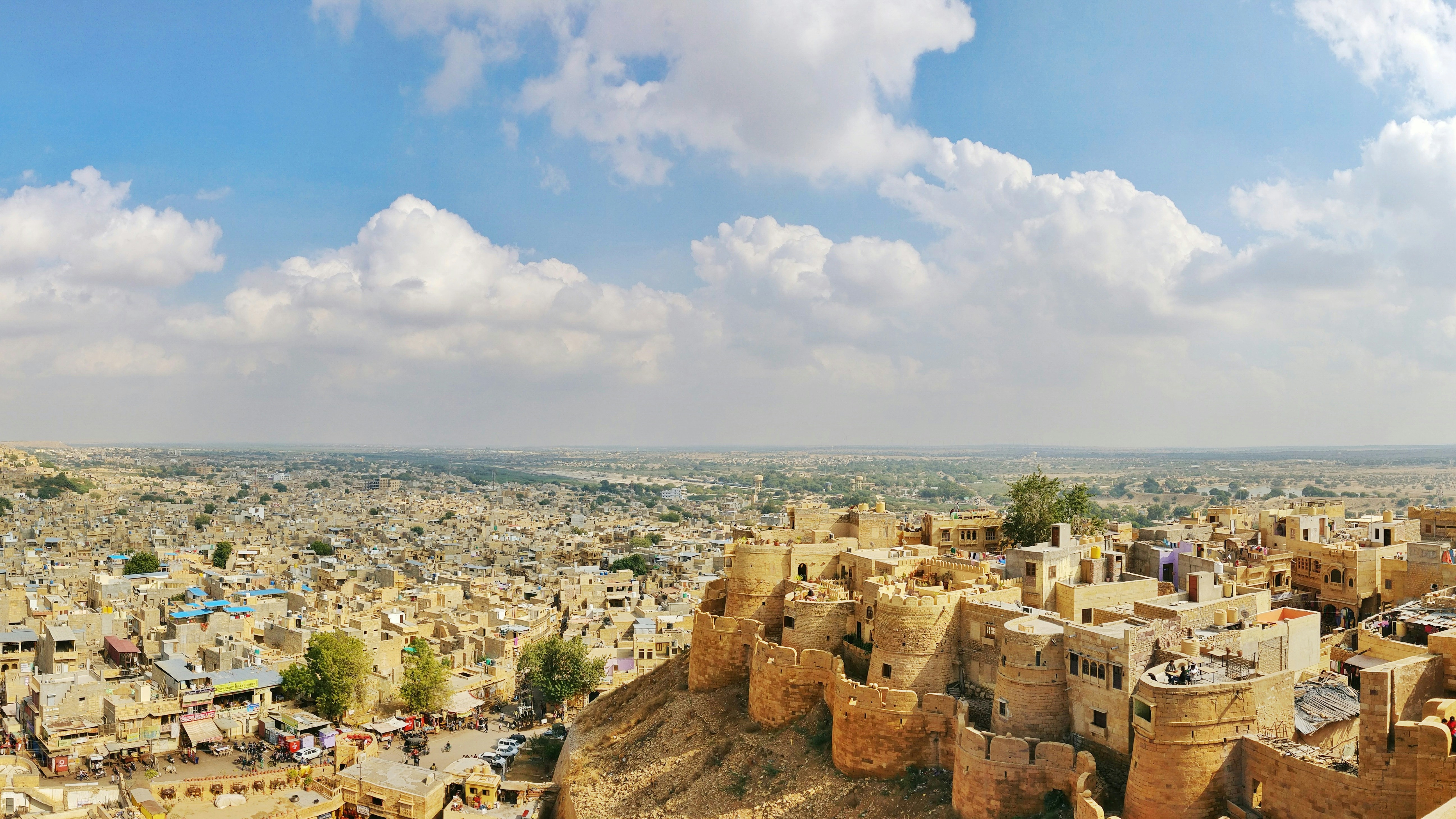 A wide shot of the golden city of Jaisalmer: 4 days around Jodhpur