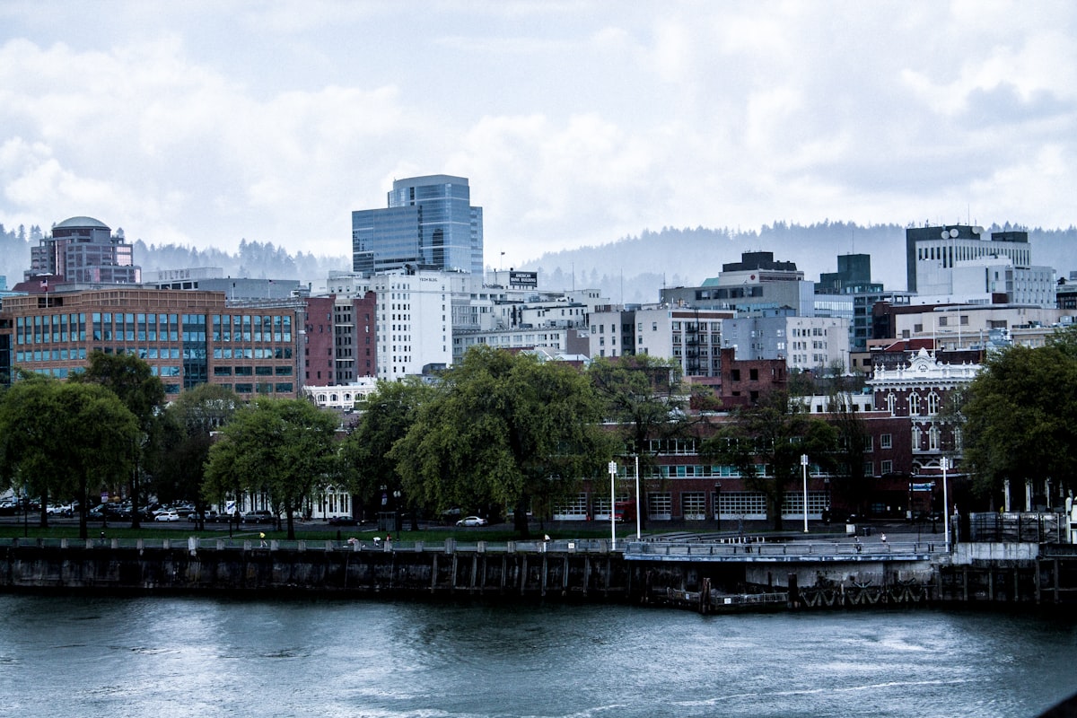 Southwest Portland, Oregon waterfront skyline, representing Planifyr's local SEO coverage across Oregon