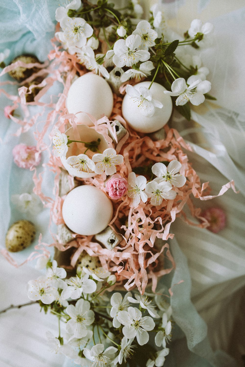 white and pink roses bouquet