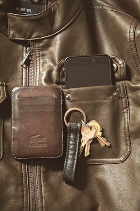Close-up of a nordrun belt securely holding a phone and keys during a city run.