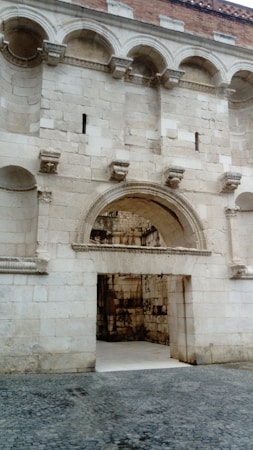 The Quiet Luxury of Indian Architectural Stone