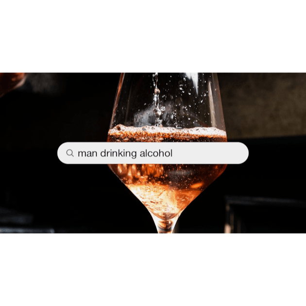A person holding a glass of alcohol in their hand photo – Free Alcohol  Image on Unsplash