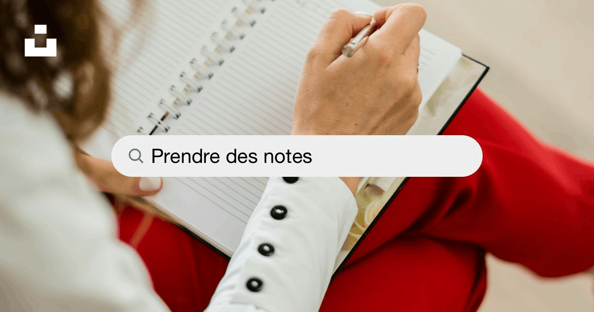 image de Jeune femme avec carnet de notes, en portant sa personnel agenda,  travail planificateur, souriant, en train de lire quelque chose, permanent  plus de blanc Contexte 35869414 Photo de stock chez