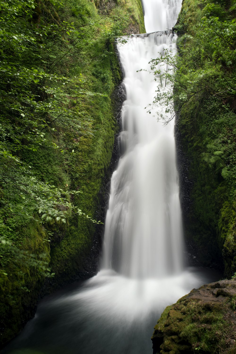 time lapse photography of waterfalls