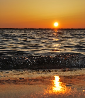 body of water wave photo during golden hour