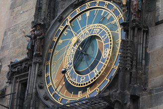 A detailed calendar marked with renovation deadlines and Saint-Malo landmarks in the background.