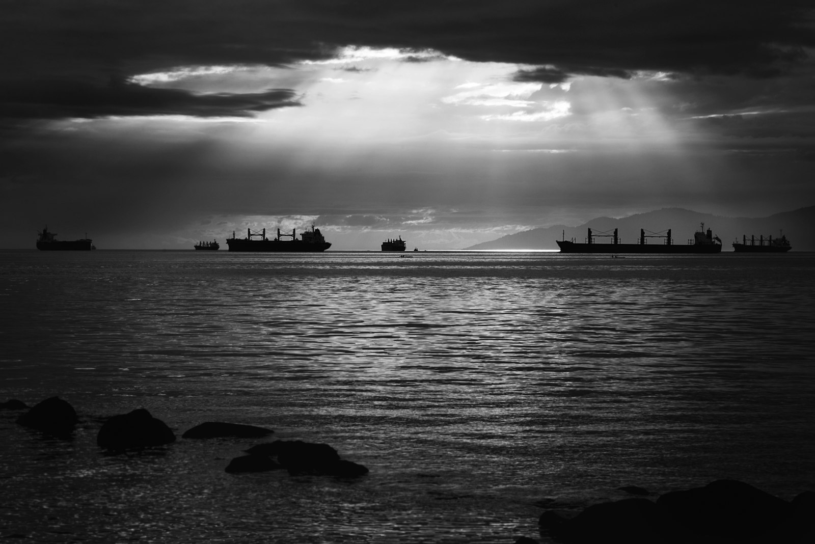 Nikon AF-S Nikkor 70-300mm F4.5-5.6G VR sample photo. Grayscale photo of ships photography