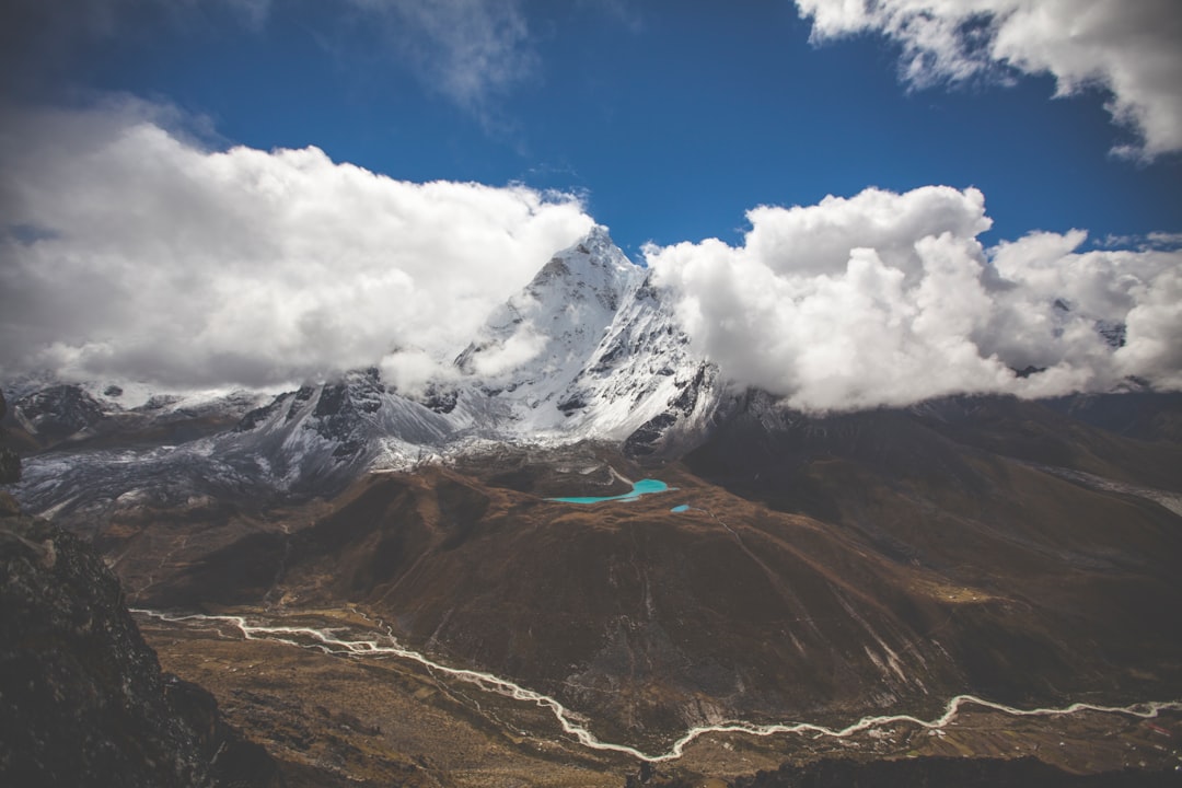 photo snowcap mountain covered with clouds