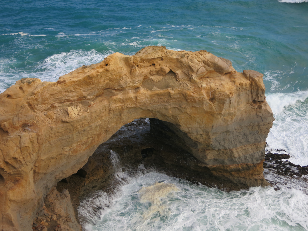 Formation rocheuse dans la mer